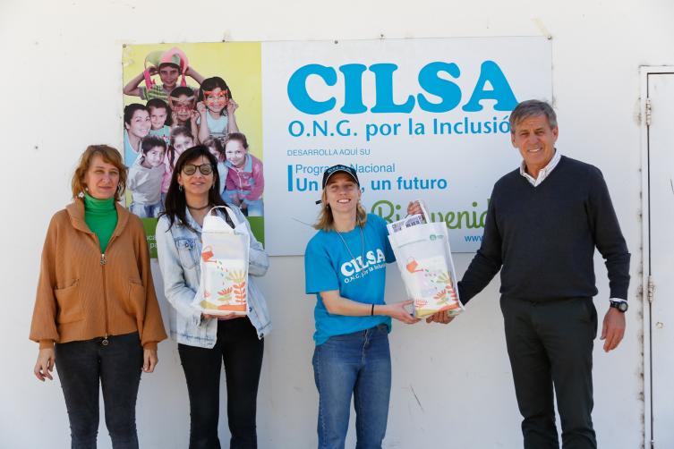 Jatón entregó fanzines de Aulas Amigas a la ONG Cilsa