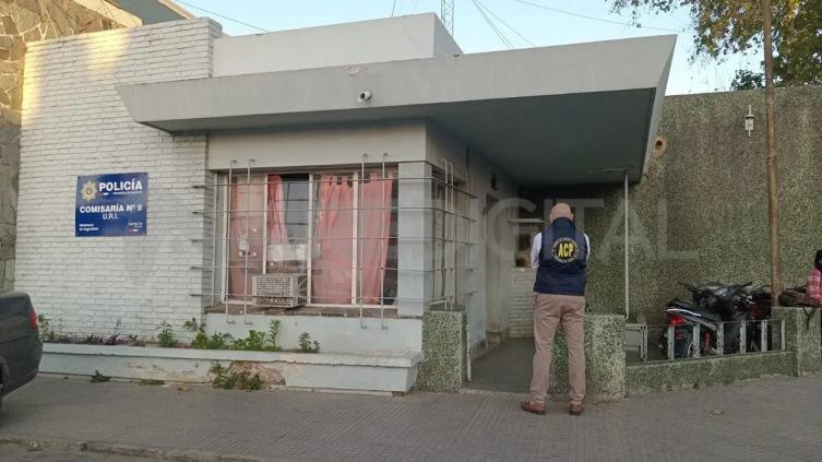 Secuestraron los teléfonos de dos policías de la Comisaría 9 por estafas a familiares de presos