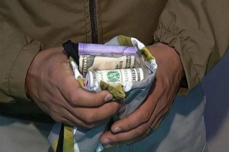 Cuento del tío: le robaron miles de dólares y euros