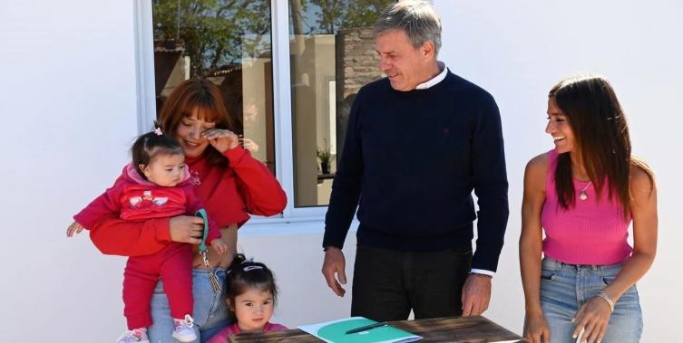 Con la entrega de una casa, comenzaron a reubicar familias de barrio 29 de Abril