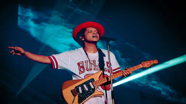 Bruno Mars canceló un concierto en Tel Aviv tras los ataques terroristas 