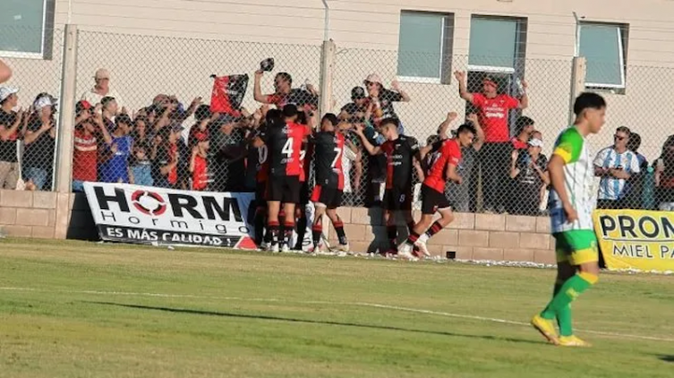 Copa Santa Fe: Colón goleó y habrá Clásico en semis