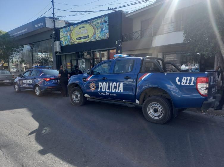 Barrio Los Hornos: vestidos de albañiles secuestraron al dueño de una distribuidora en su propia camioneta y lo liberaron en el mismo barrio