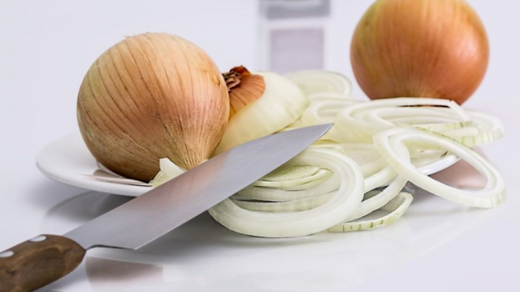 El truco para no llorar al picar cebolla