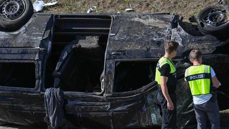 Alemania: siete muertos al estrellarse un minibus con inmigrantes ilegales