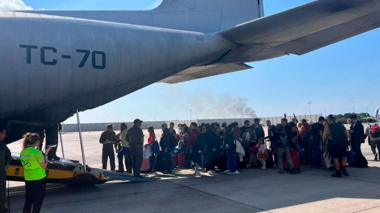 Parte el tercer vuelo del Hércules en rescate de argentinos en Israel