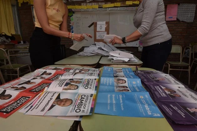 Comienza el escrutinio definitivo de las elecciones del domingo