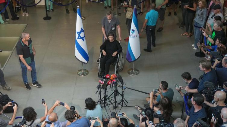 Una mujer israelí liberada por Hamas dijo que fue bien tratada pero que pasó un 