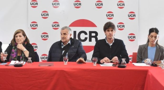 La UCR dijo que no acompañará a ninguno de los candidatos