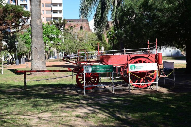 La Municipalidad restituye el carro de bomberos a la Plaza San Martín