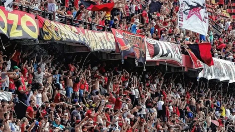 El ida y vuelta de La Liga Profesional con los hinchas de Colón