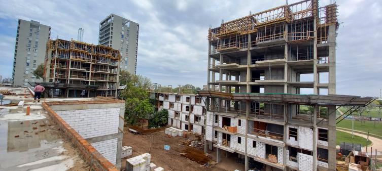 La provincia avanza con la construcción de complejos habitacionales 