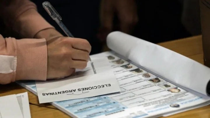 Balotaje 2023: ¿Qué pasa si no puedo ir a votar y cómo justificar la ausencia?