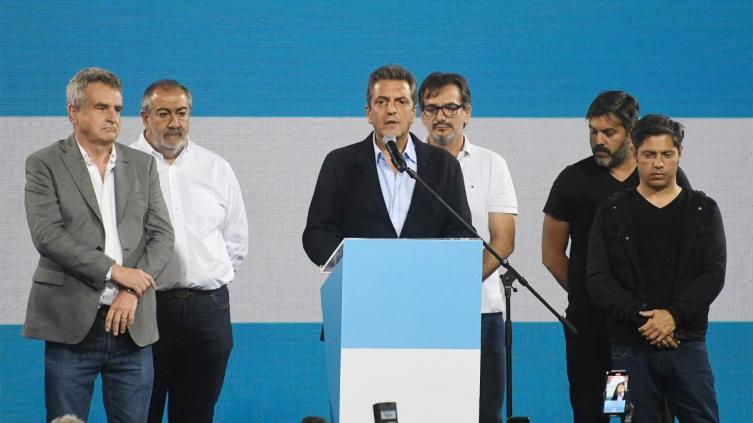 Massa llamó a Milei para felicitarlo y dijo que este lunes comienza la transición