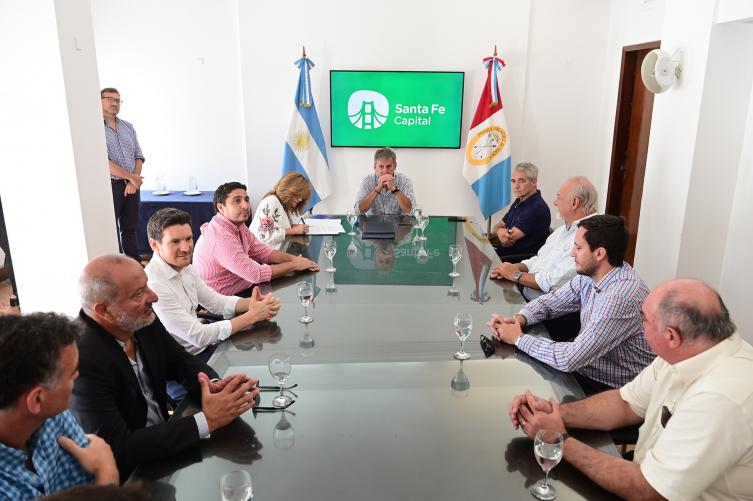 Se firmó un convenio para dotar de energía eléctrica a Los Polígonos