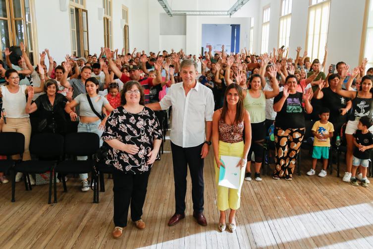 Con la entrega de 295 escrituras, Jatón superó los 1500 títulos otorgados