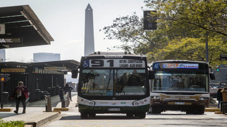 Las empresas de colectivos amenazan con un lock out