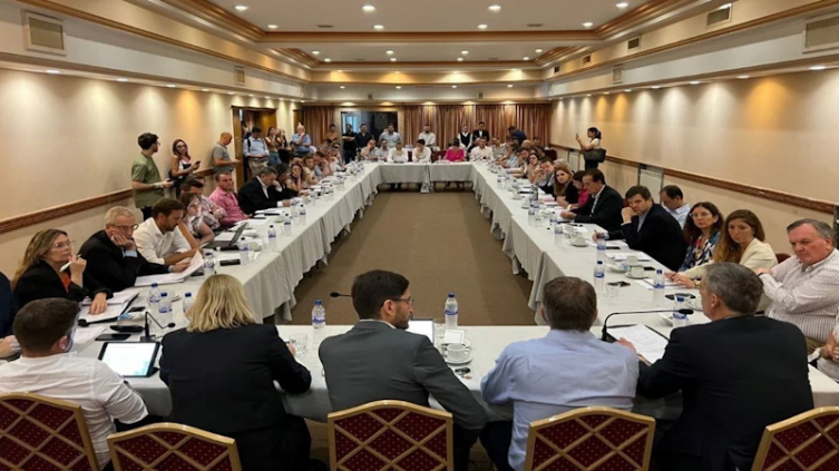 Pullaro activa la agenda para definir el escenario político