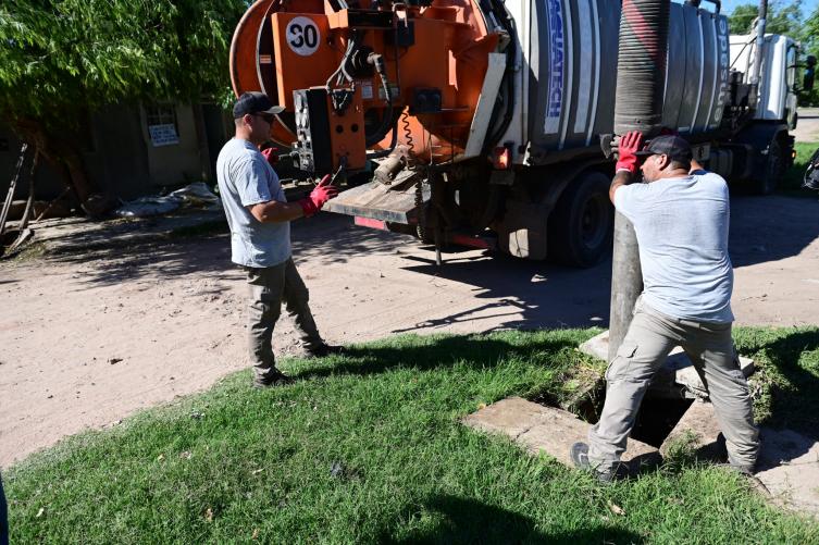 La Municipalidad continúa con la desobstrucción y limpieza de desagües pluviales