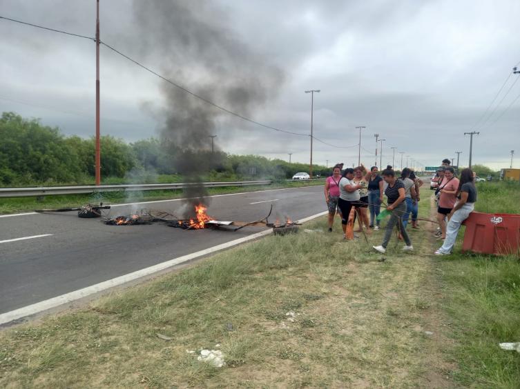 Protesta con quema de cubiertas en avenida Circunvalación Oeste mano hacia el norte de la ciudad