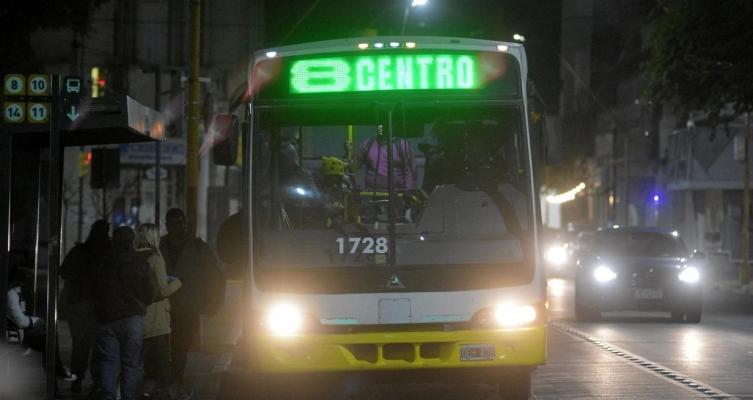 Colectivos en Santa Fe: la Municipalidad y las empresas acordaron y se normaliza el servicio nocturno