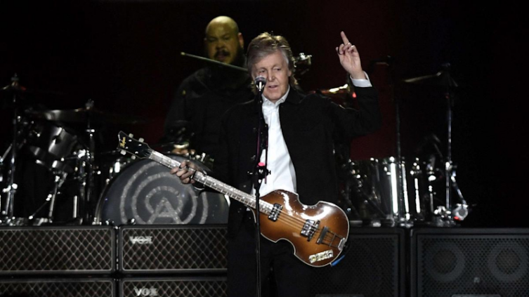 En Brasil: Paul McCartney brindó un show sorpresa y sin celulares