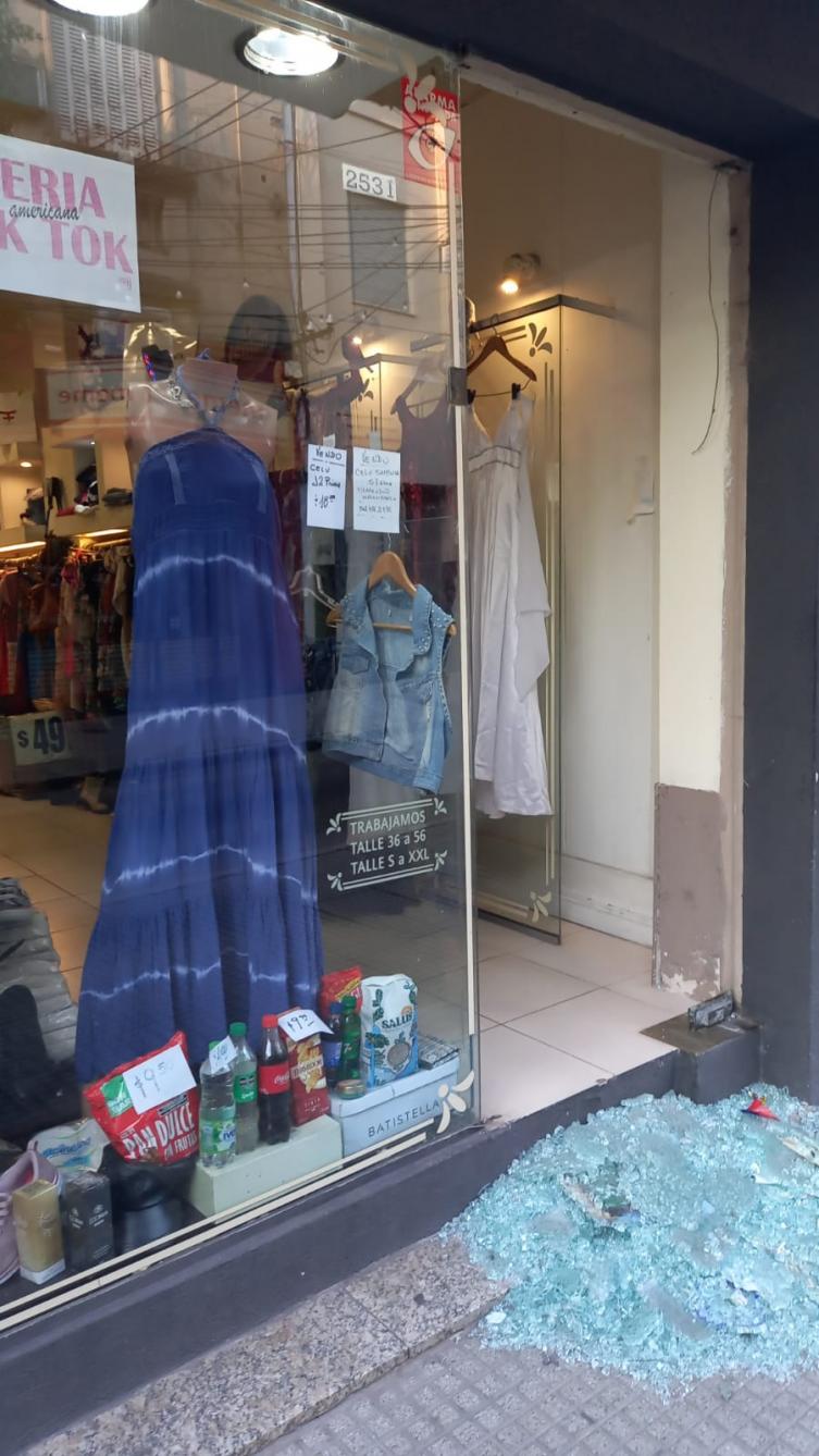 Otro comercio del microcentro fue vandalizado y robado