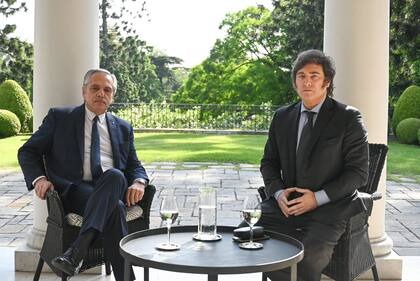 Alberto Fernández adelanta pasos en la transición y acepta anticipadamente las renuncias de varios funcionarios