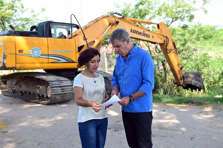 La Municipalidad continúa con la limpieza de canales a cielo abierto
