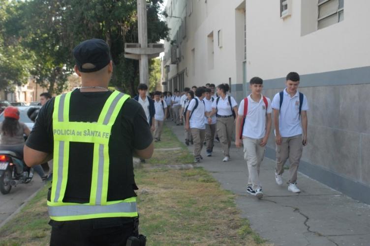 Asaltaron a cinco alumnos del Colegio Lourdes cuando esperaban el colectivo