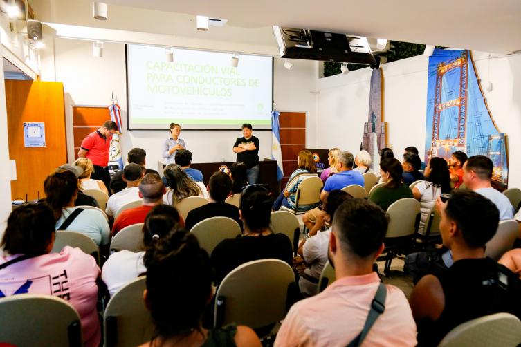 La Municipalidad entregó 500 nuevos cascos homologados