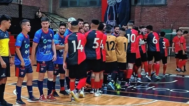 Colón goleó a Unión de Crespo y empardó la final del futsal
