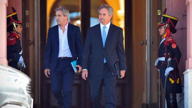 Caputo fue recibido por Milei para terminar de definir el plan económico