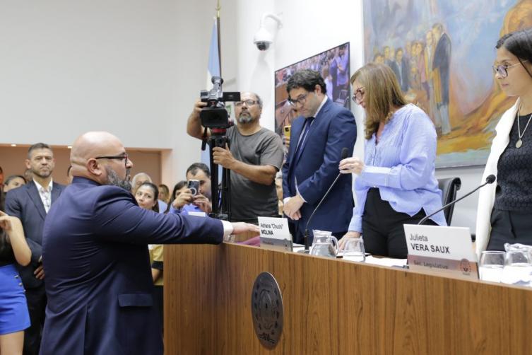 Carlos Suárez asumió su banca en el Concejo Municipal