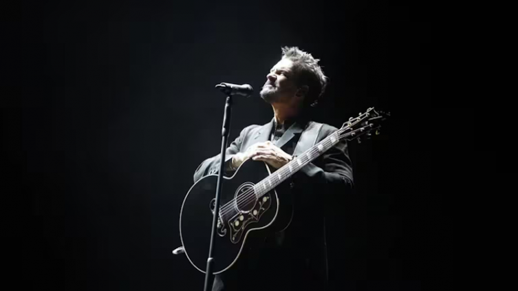 Ricardo Arjona se aleja de los escenarios para someterse a una cirugía