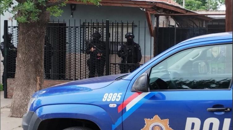 Medio centenar de allanamientos por atentados y amenazas a Pullaro