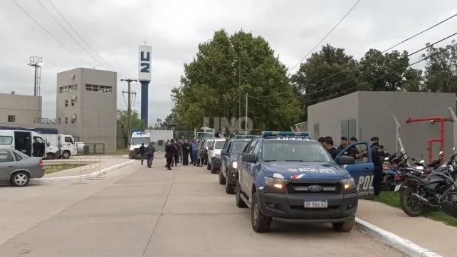 Trasladan a 68 presos alojados en comisarías de la ciudad a la cárcel de Las Flores