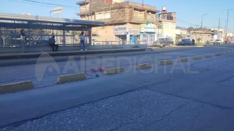 Un hombre murió y una mujer resultó herida tras derrapar con la moto