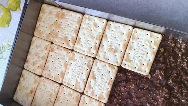Cómo hacer turrón con chocolate y galletitas de agua