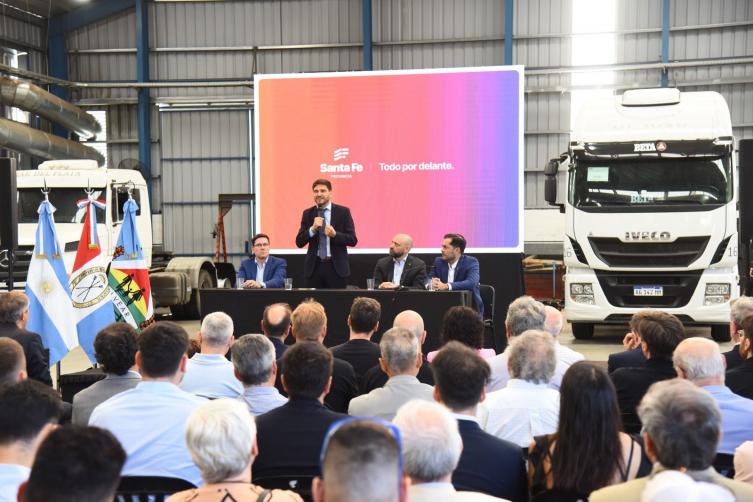 Pullaro lanzó el plan “Aprender, producción y trabajo” para potenciar el empleo y las regiones productivas