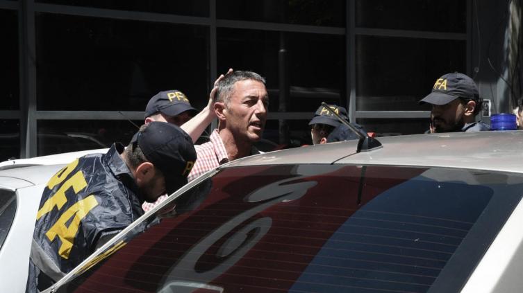 Prisión preventiva para el hombre que arrojó una botella al Presidente