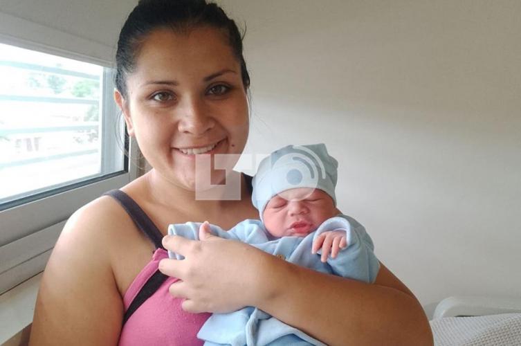 Ian Luca es el primer bebé del año y su madre se llama María José