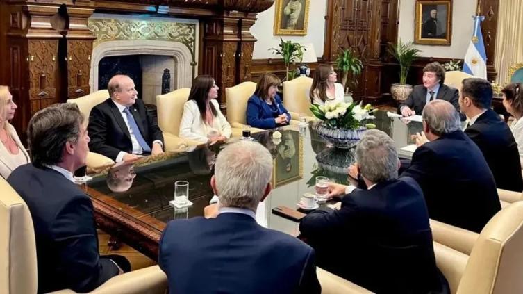 Milei encabezó una reunión clave del Gabinete luego del traspié con el DNU y la Boleta Única