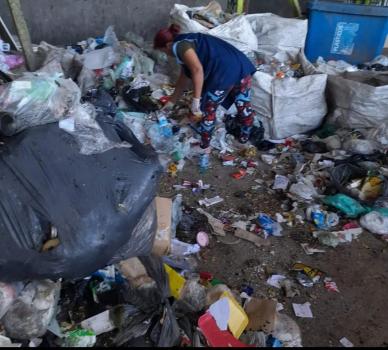 Integrantes de Dignidad y Vida Sana se reúnen con funcionarios municipales por la planta recicladora