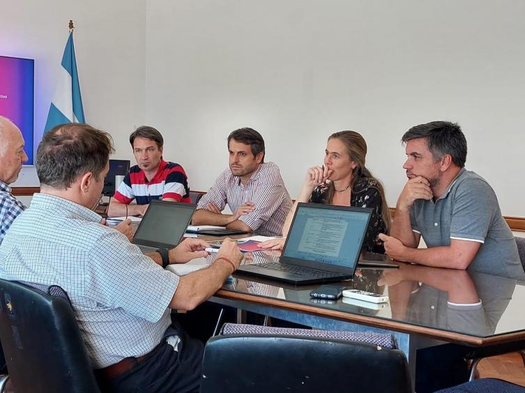 Producción: se reunieron las autoridades provinciales y municipales