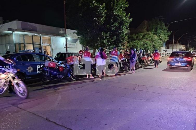 Seis delincuentes armados le robaron la moto a una trabajadora de Pedidos Ya