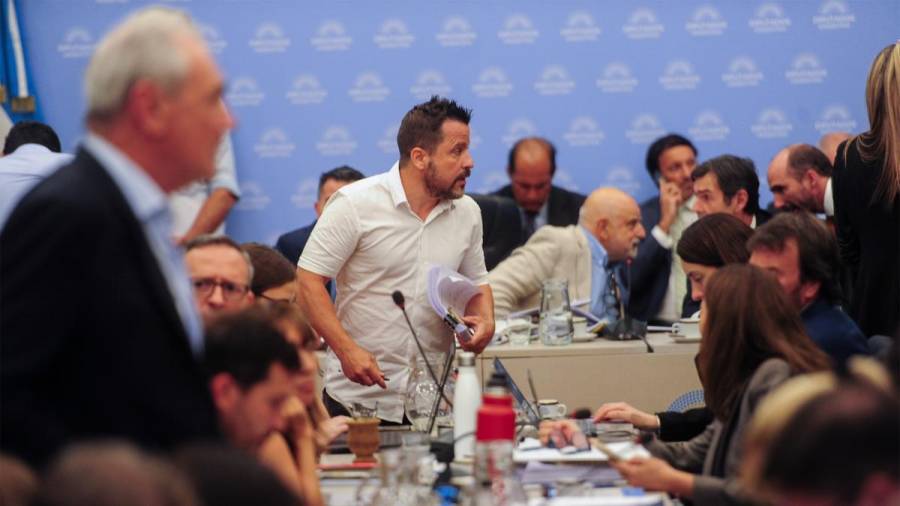 Tetaz supeditó el consenso para la 