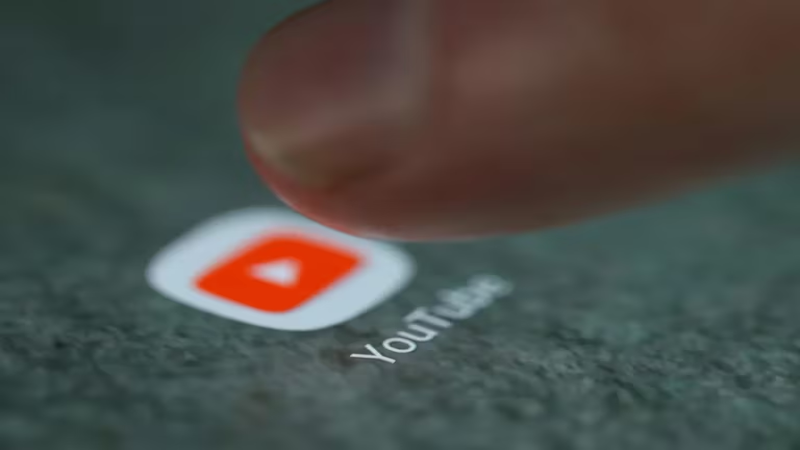 YouTube: reproducir videos y escuchar con la pantalla del celular apagada