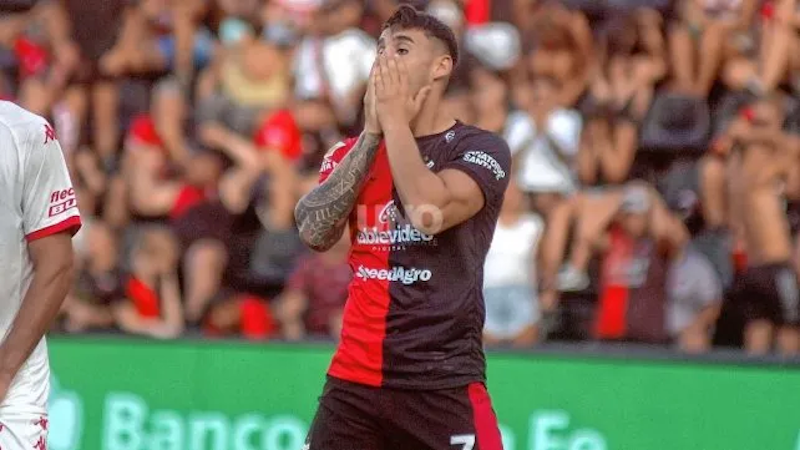 Colón fue inhibido por adeudar el pase de José Neris