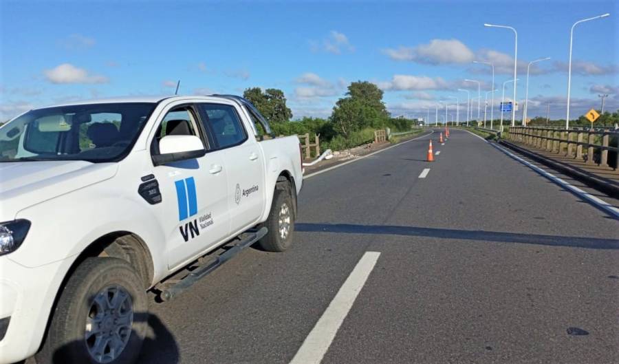 Vialidad Nacional repara la baranda lateral del aliviador en la ruta nacional 168